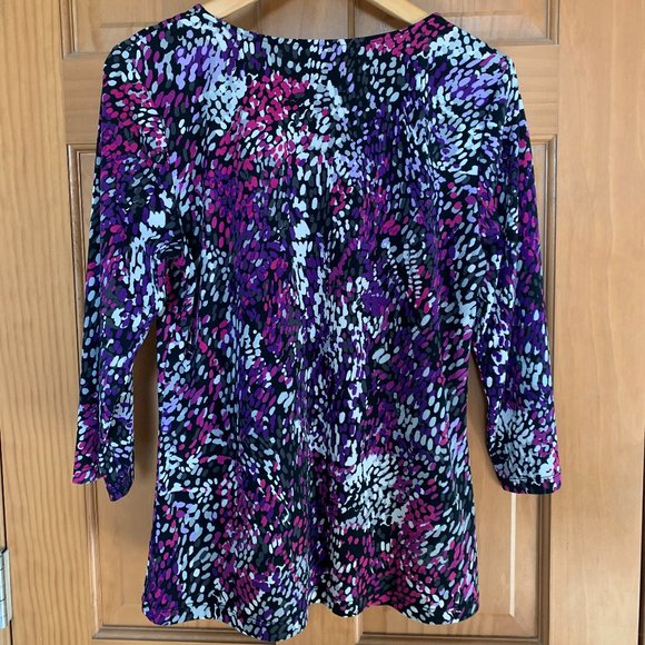 Flattering Blouse - Picture 3 of 3